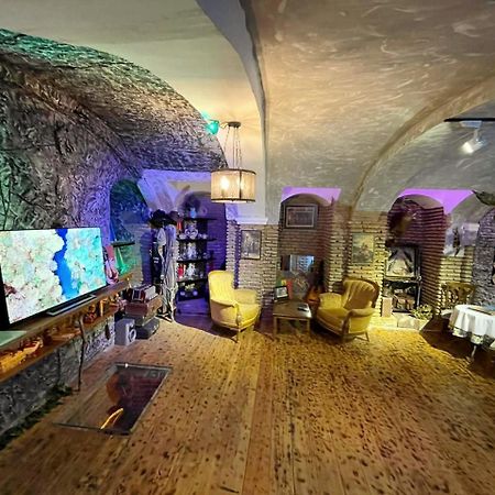 Готель Wine O'Clock Тбілісі Екстер'єр фото